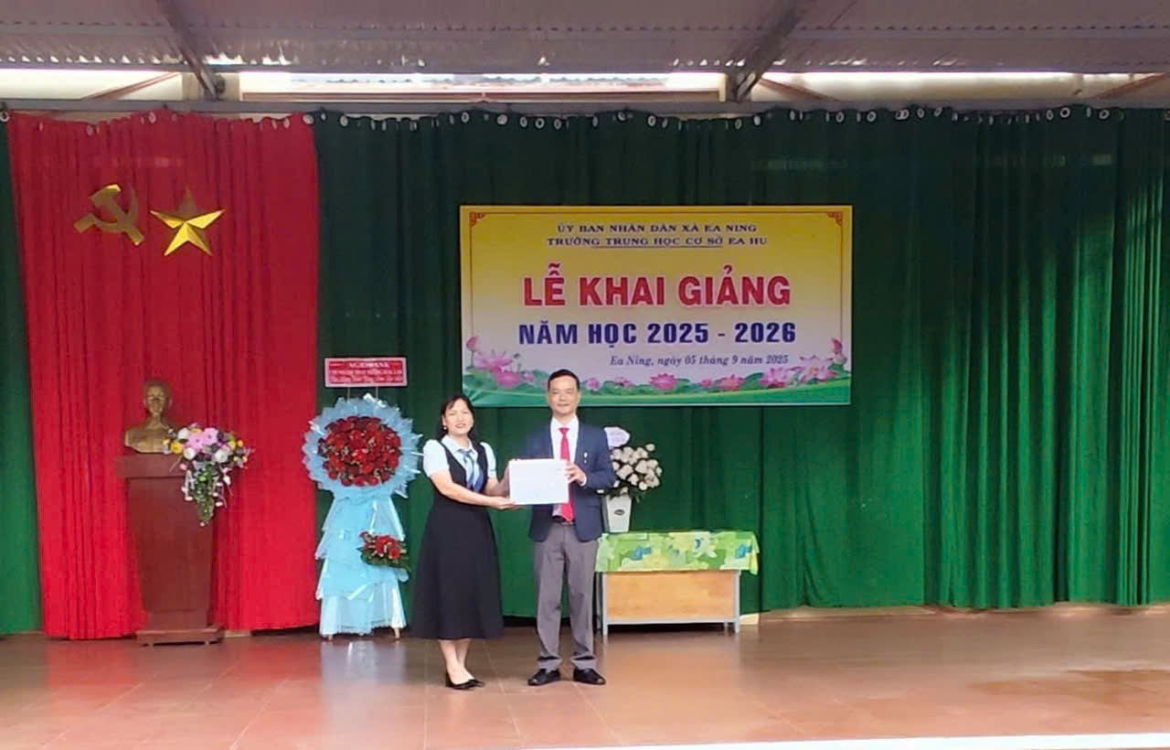 Trường THCS Ea Hu khai giảng năm học mới với chủ đề “Hội nhập trong kỷ nguyên số”